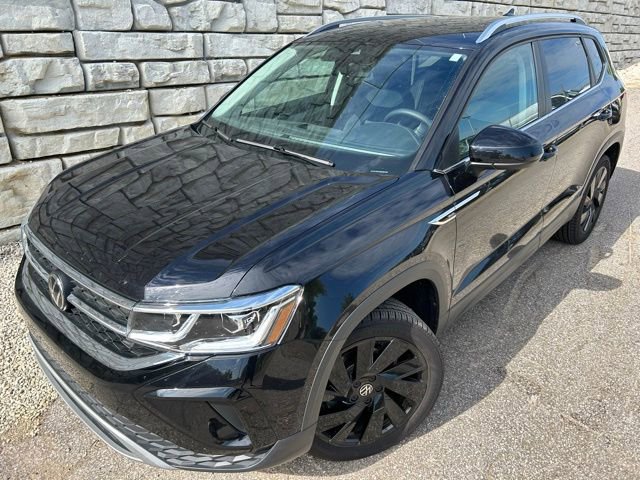 Used 2024 Volkswagen Taos SEL AWD/4WD image 1