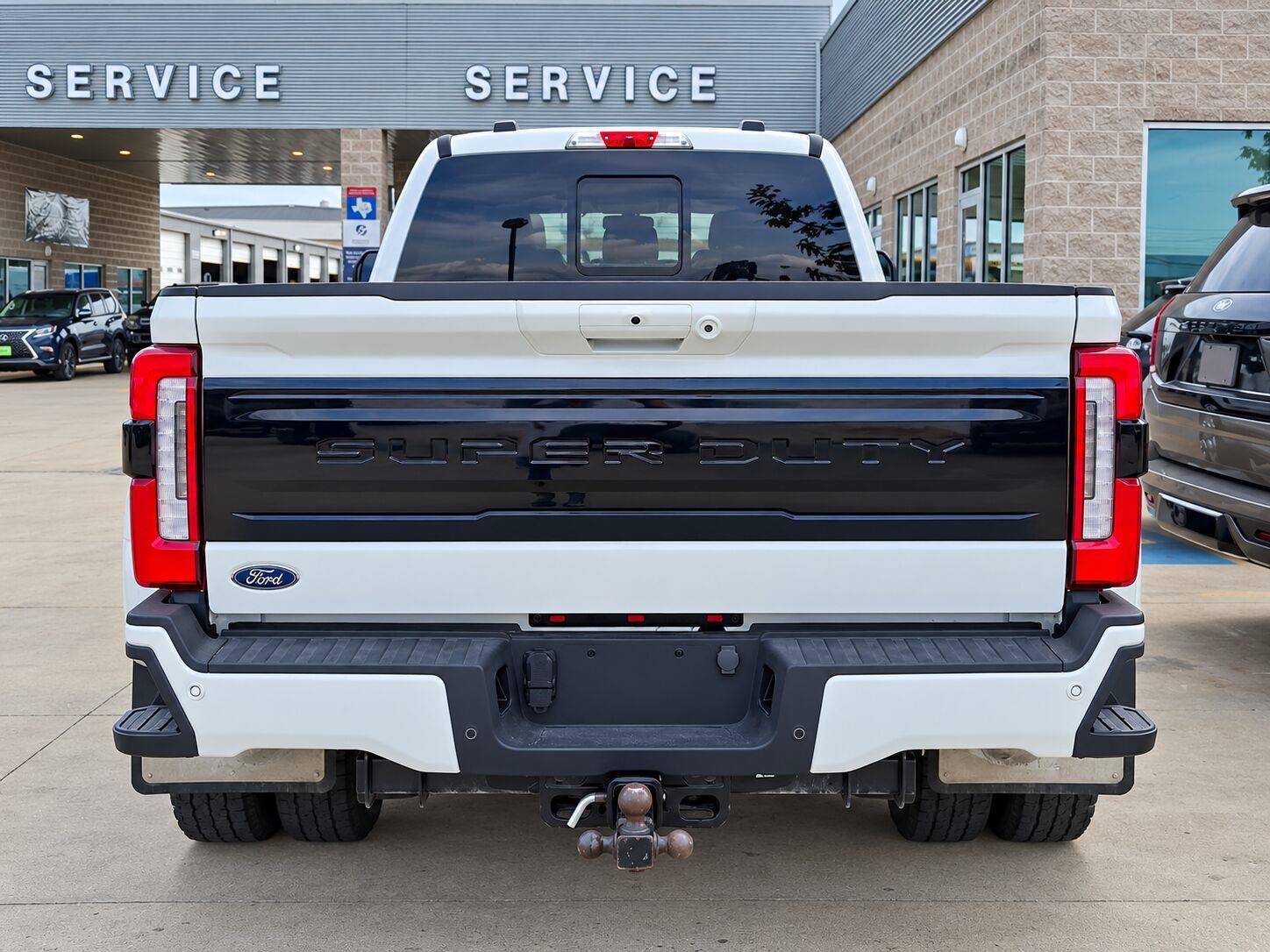 Certified 2025 Ford F450 Platinum w/ FX4 Off-Road Package AWD/4WD image 8