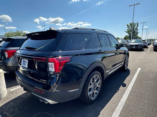 Certified 2025 Ford Explorer Platinum w/ Ultimate Package AWD/4WD image 5