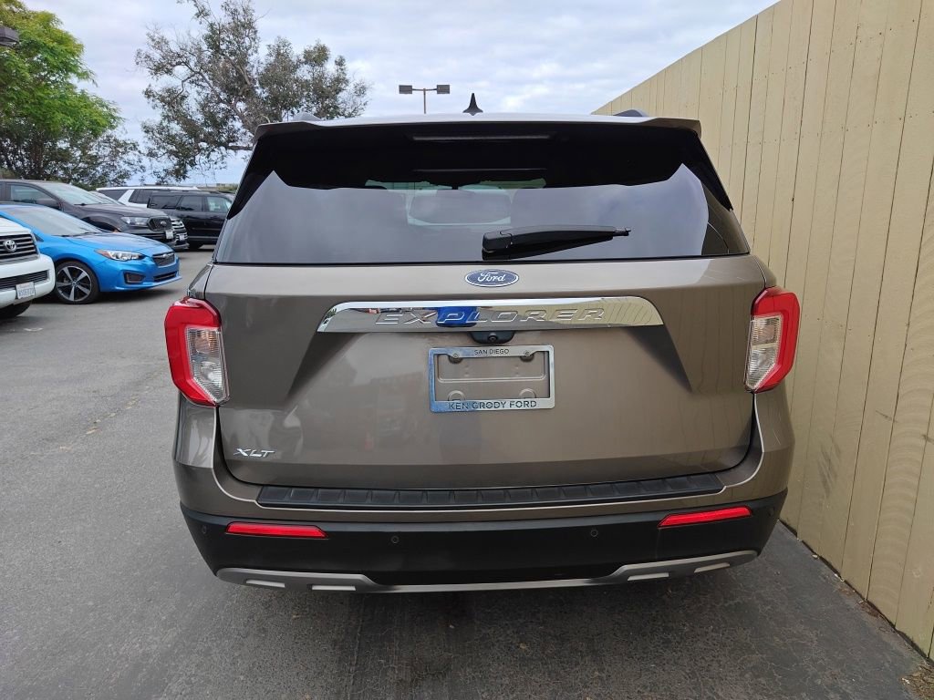 Certified 2021 Ford Explorer XLT w/ Equipment Group 202A RWD image 4