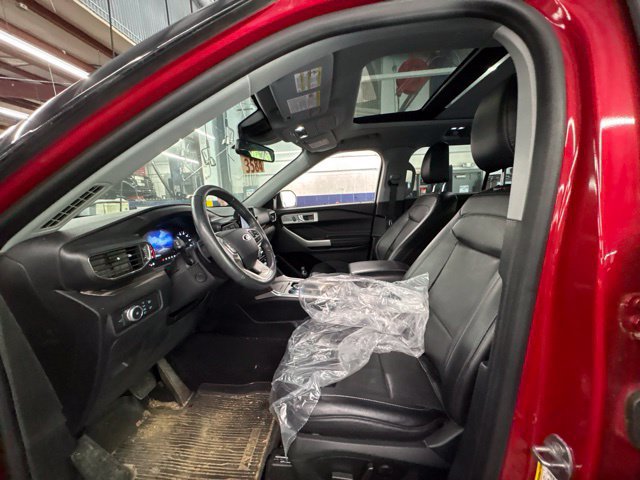 Certified 2021 Ford Explorer Limited w/ Equipment Group 301A AWD/4WD image 30