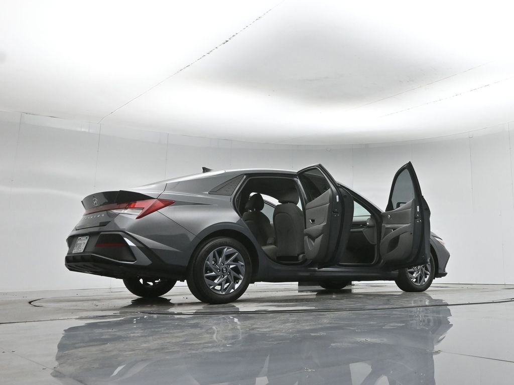 Used 2024 Hyundai Elantra SEL image 50