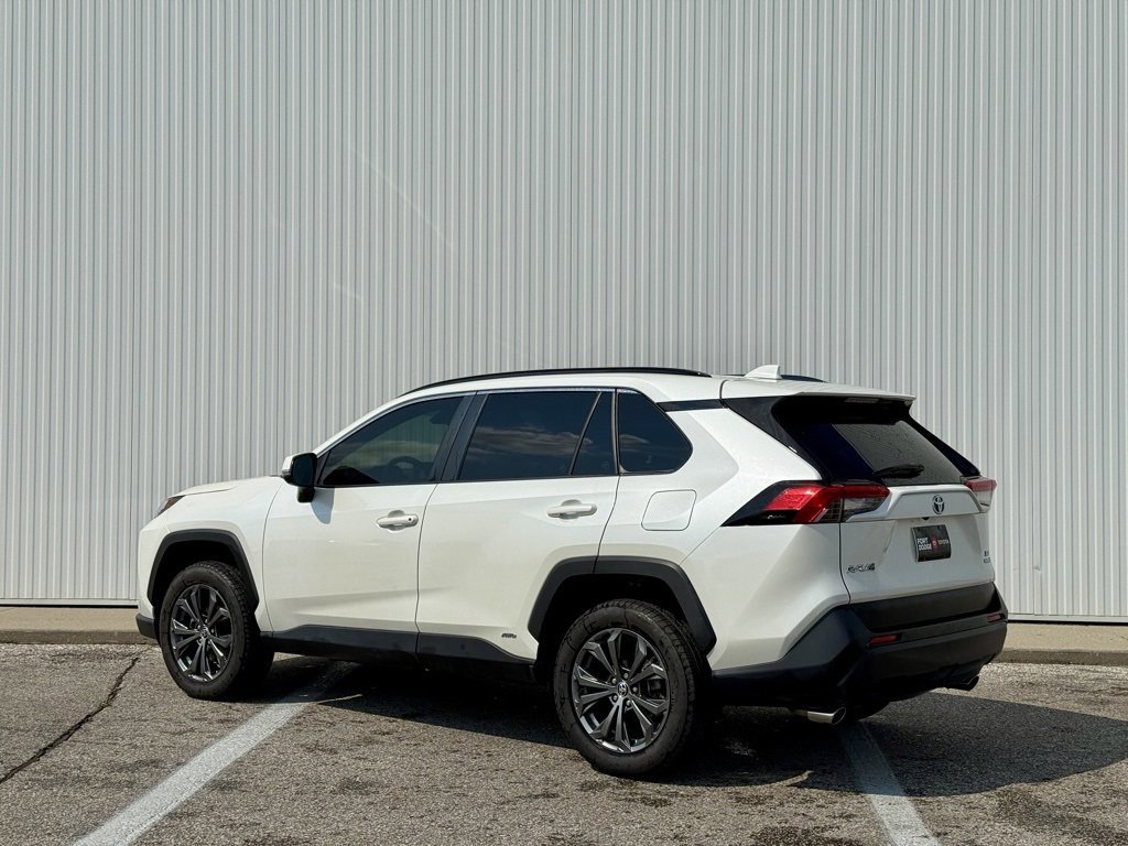 Used 2022 Toyota RAV4 XLE Premium image 5