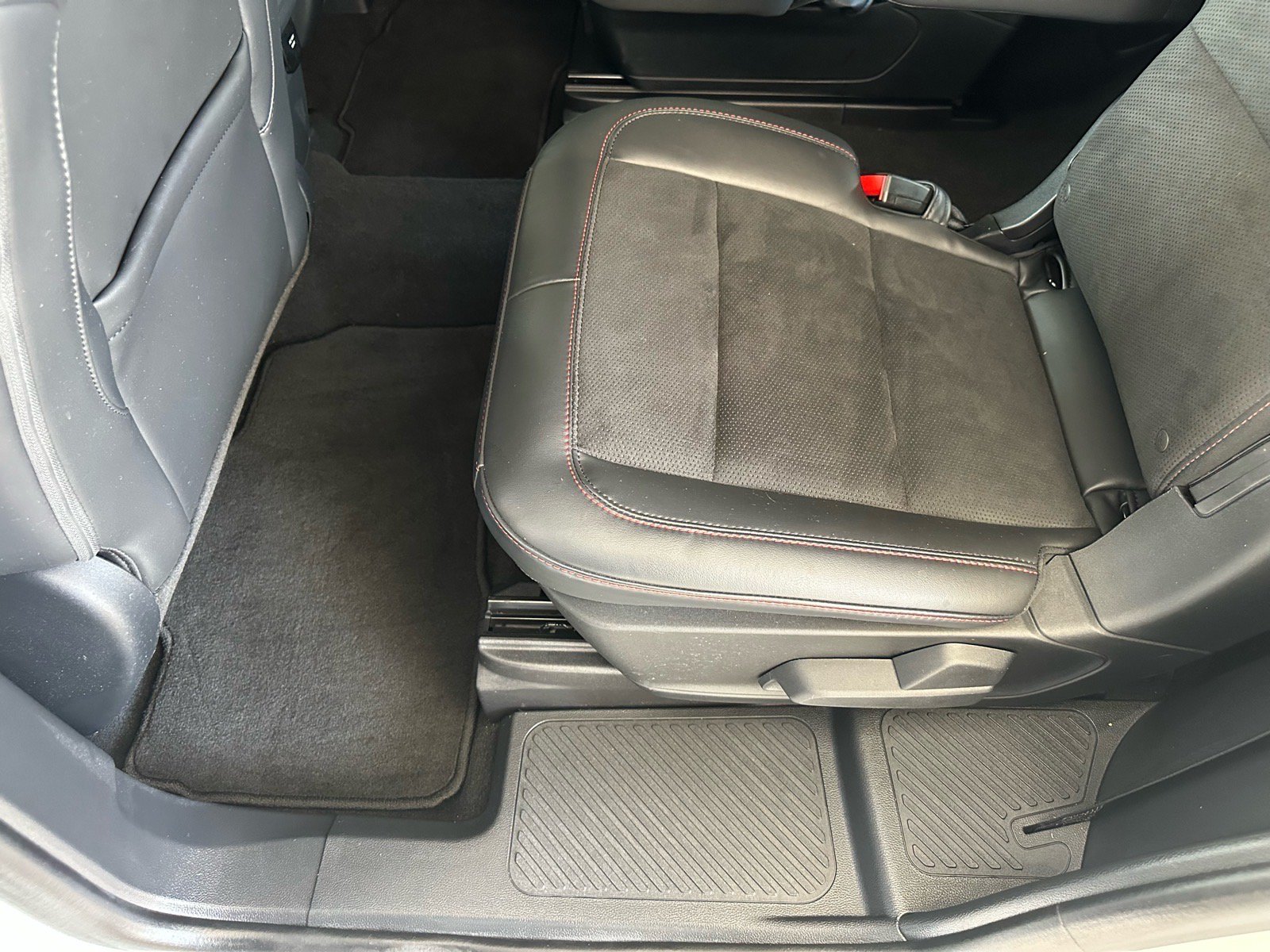 Certified 2025 Ford Explorer ST RWD image 23