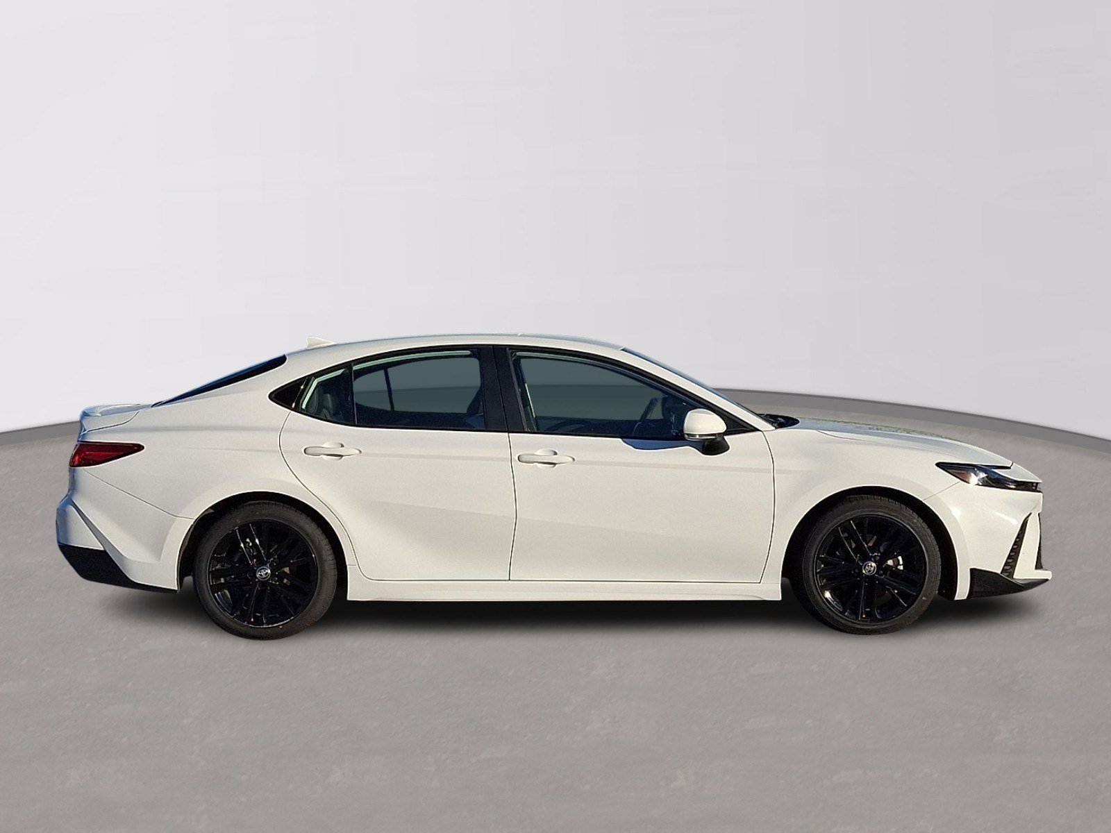 Used 2025 Toyota Camry SE FWD image 7