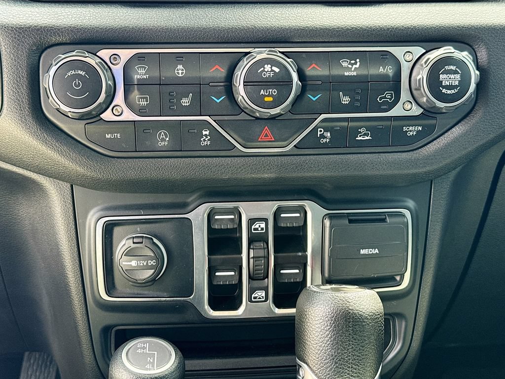 Used 2024 Jeep Wrangler Unlimited Sport AWD/4WD image 17