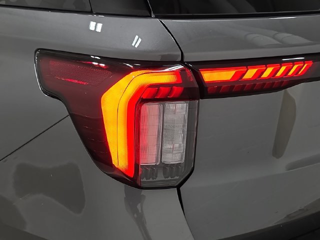 Certified 2025 Ford Explorer ST-Line AWD/4WD image 31