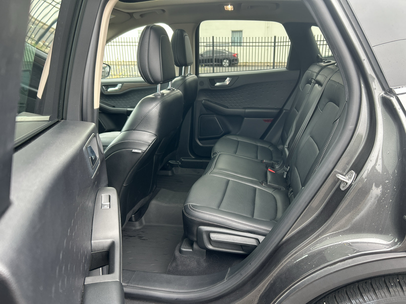 Certified 2020 Ford Escape Titanium AWD/4WD image 34