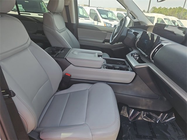 Certified 2025 Ford Expedition Active image 10