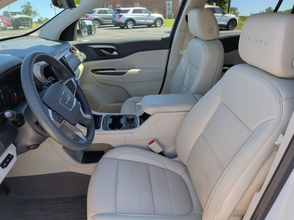 Used 2023 GMC Acadia Denali w/ Denali Ultimate Package AWD/4WD image 4