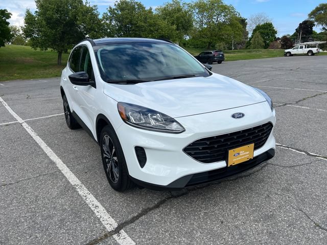 Certified 2022 Ford Escape SE w/ SE Sport Appearance Package AWD/4WD image 2