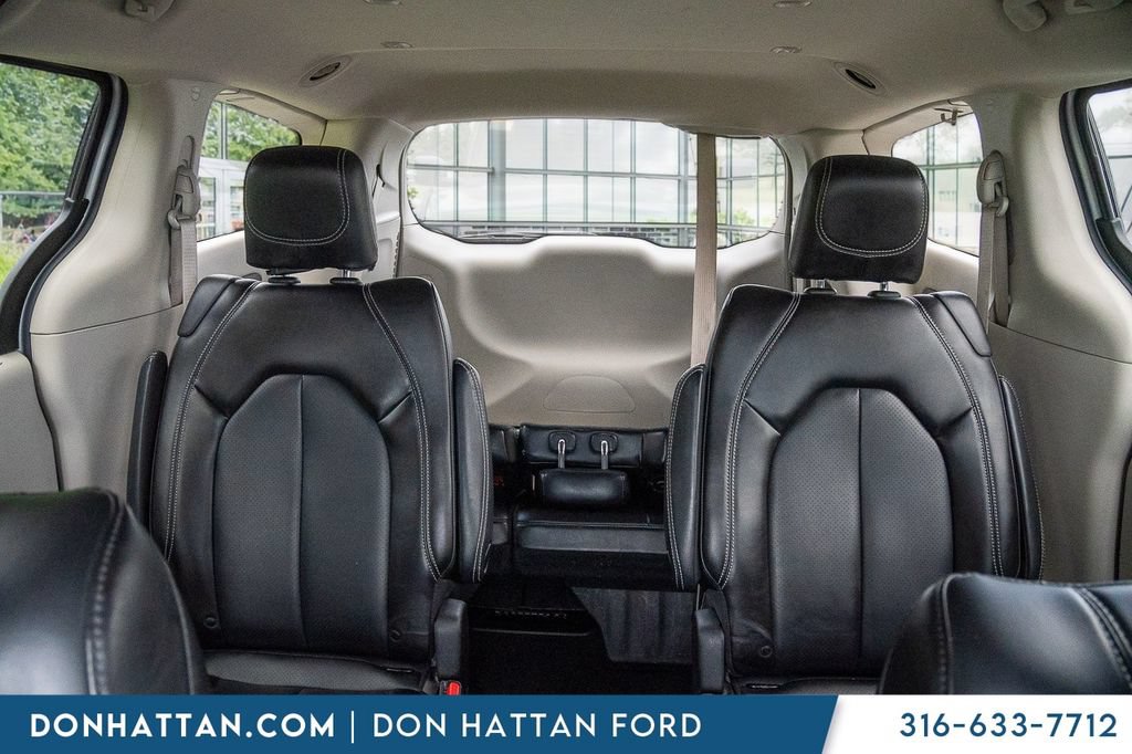 Used 2023 Chrysler Pacifica Touring-L FWD image 17