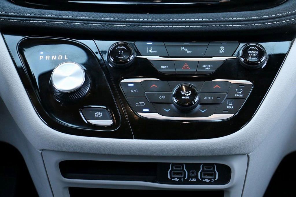 Used 2024 Chrysler Pacifica Select image 31