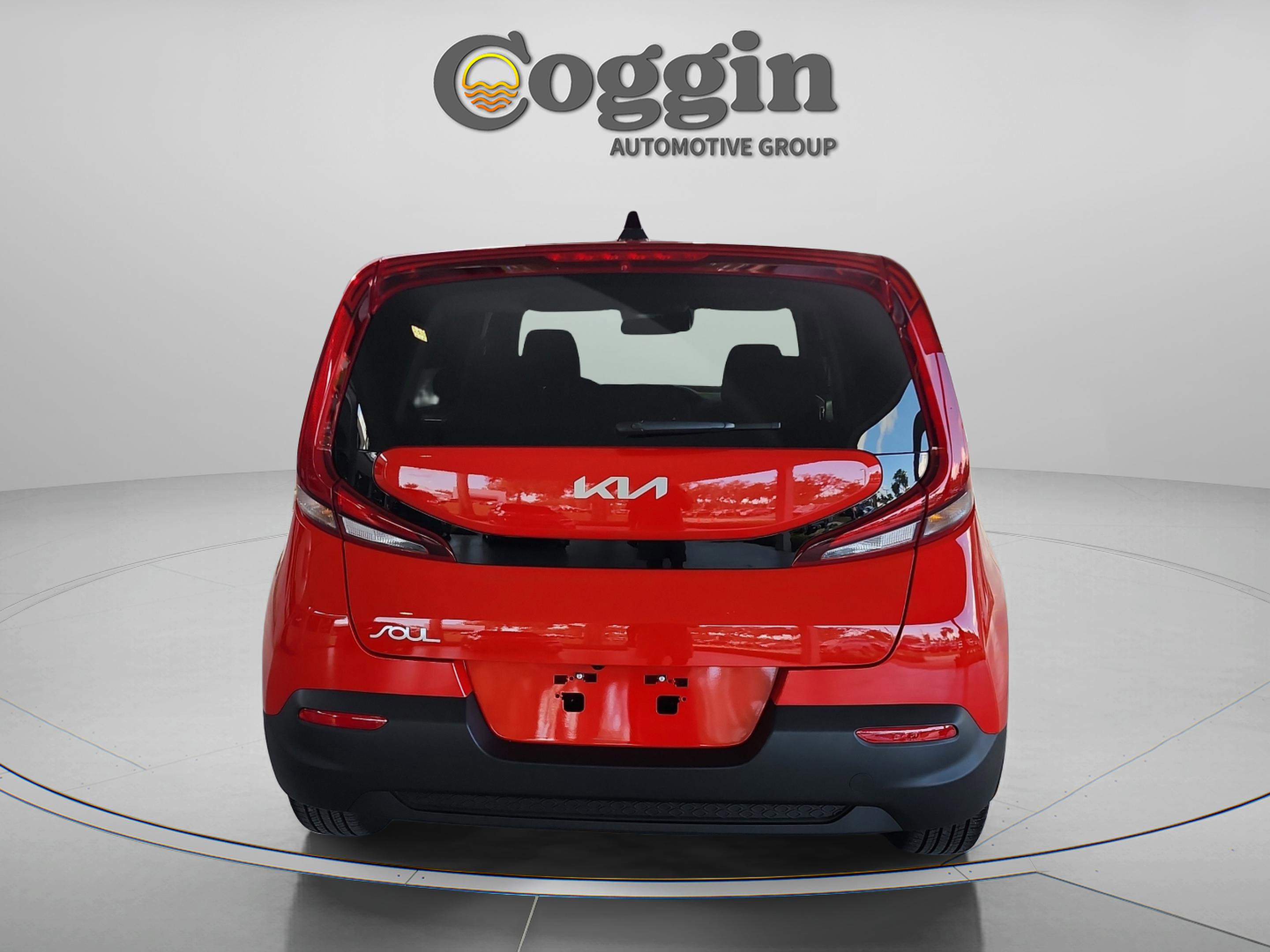 Used 2022 Kia Soul LX w/ Technology Package FWD image 4