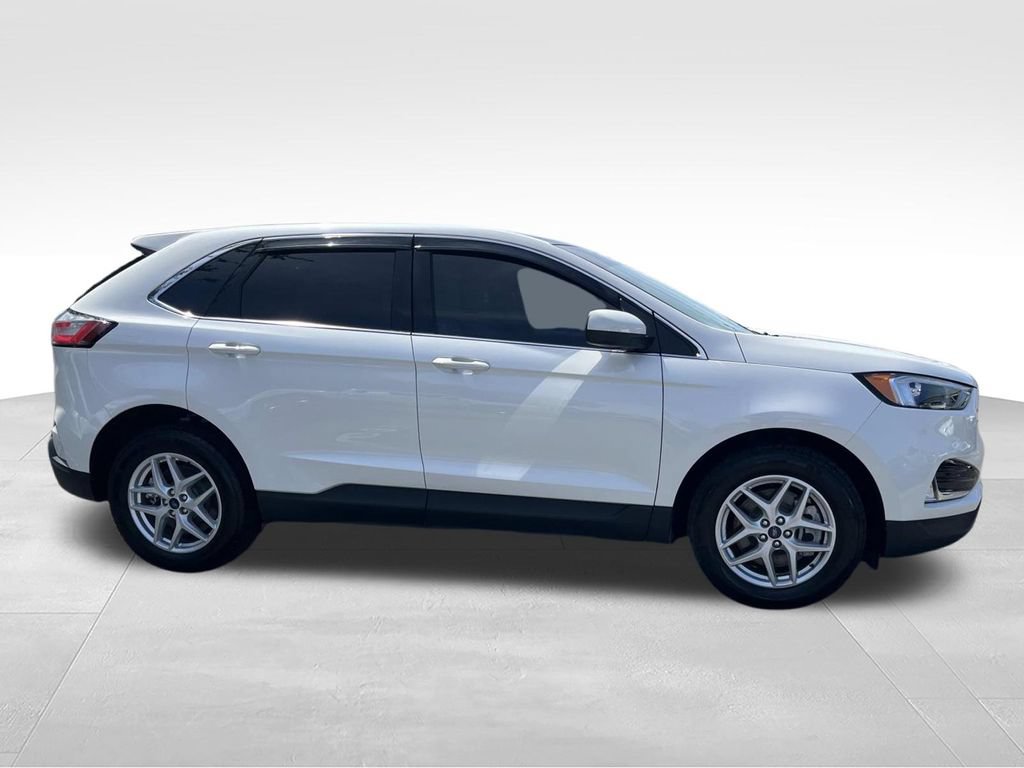 Certified 2022 Ford Edge SEL w/ Convenience Package AWD/4WD image 2