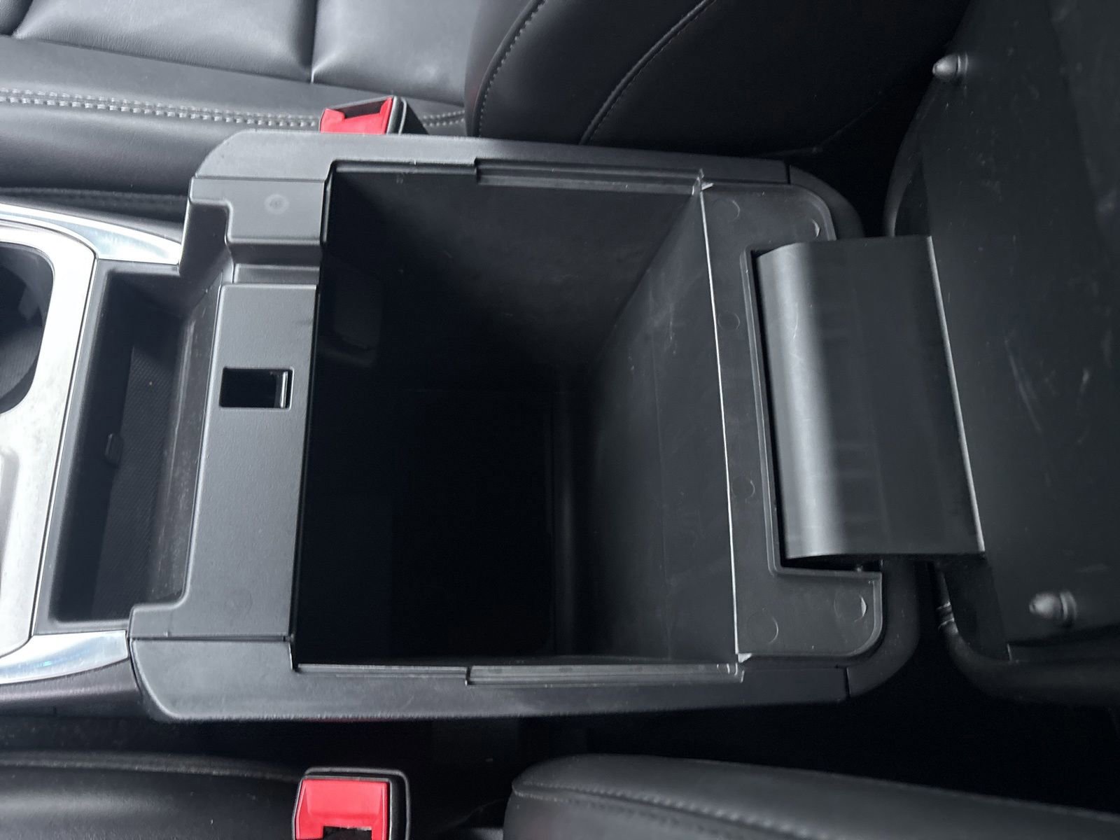 Certified 2021 Ford Explorer XLT w/ Equipment Group 202A image 31