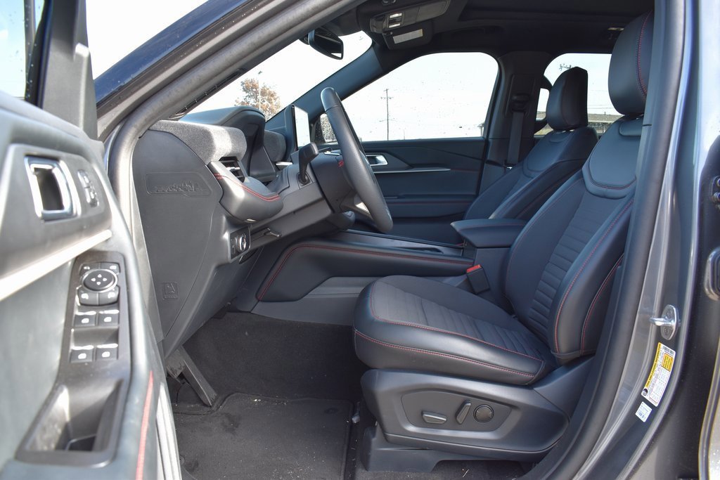 Certified 2025 Ford Explorer ST-Line w/ Premium Package image 9