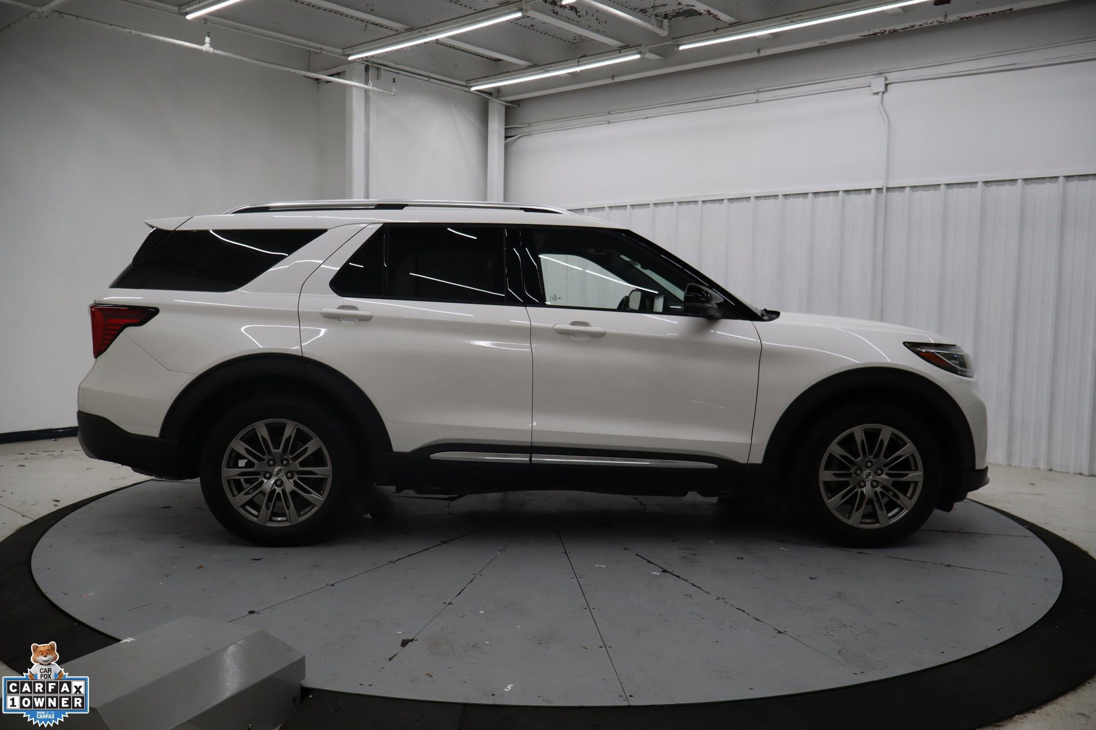Certified 2025 Ford Explorer Platinum RWD image 8