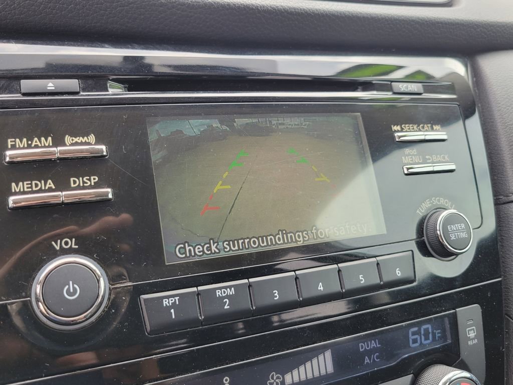 Used 2017 Nissan Rogue SV FWD image 27