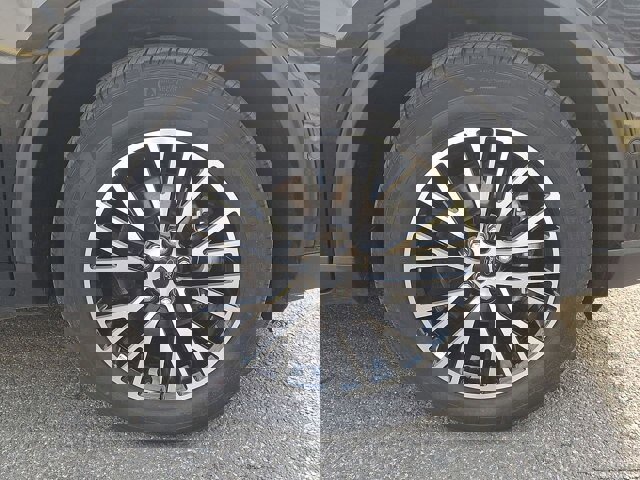 Certified 2024 Ford Escape SE w/ PHEV Premium Package image 28