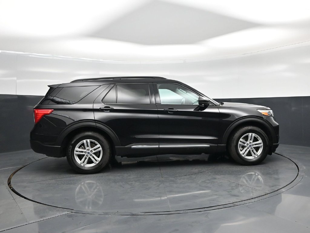 Certified 2024 Ford Explorer XLT RWD image 26
