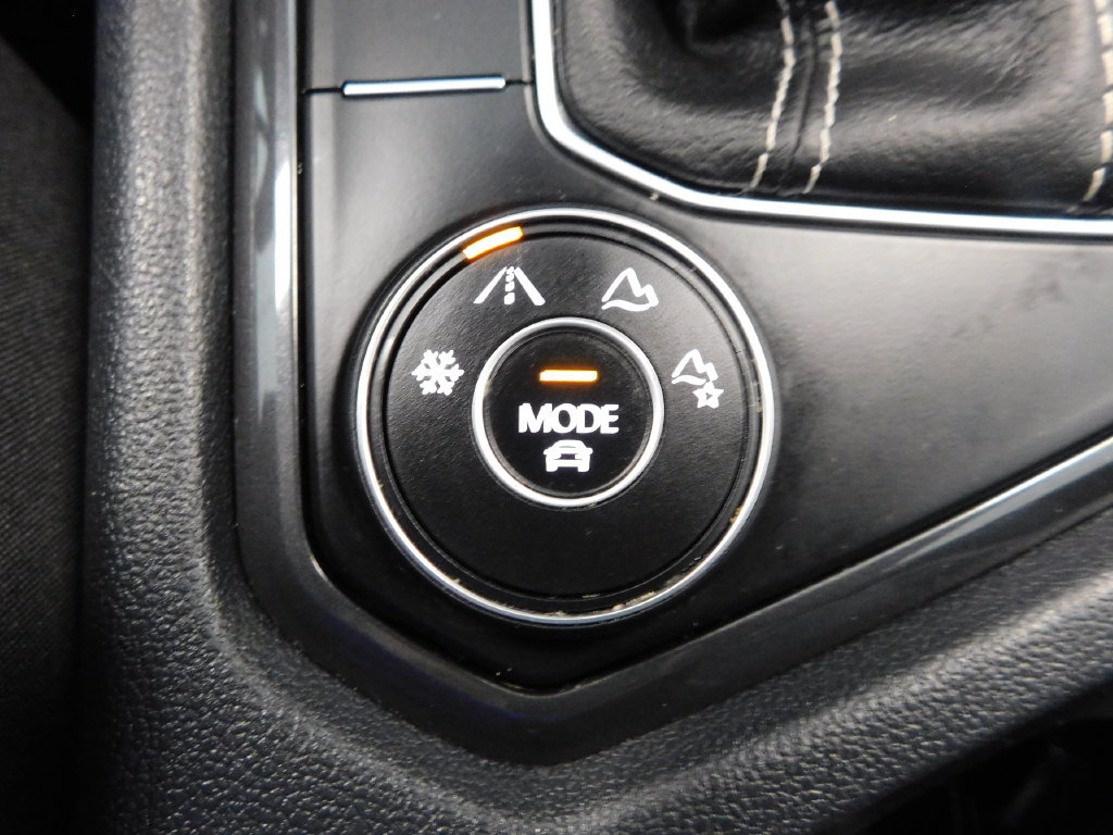 Used 2022 Volkswagen Tiguan SEL R-Line AWD/4WD image 33