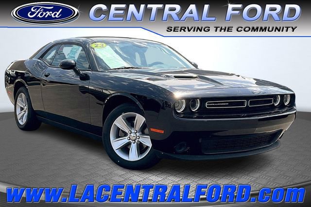 Used 2023 Dodge Challenger SXT image 3
