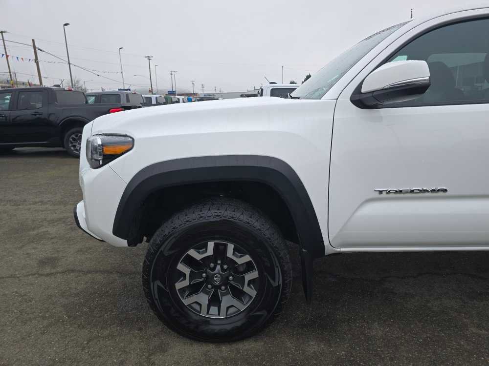 Used 2021 Toyota Tacoma TRD Off-Road w/ Technology Package image 18