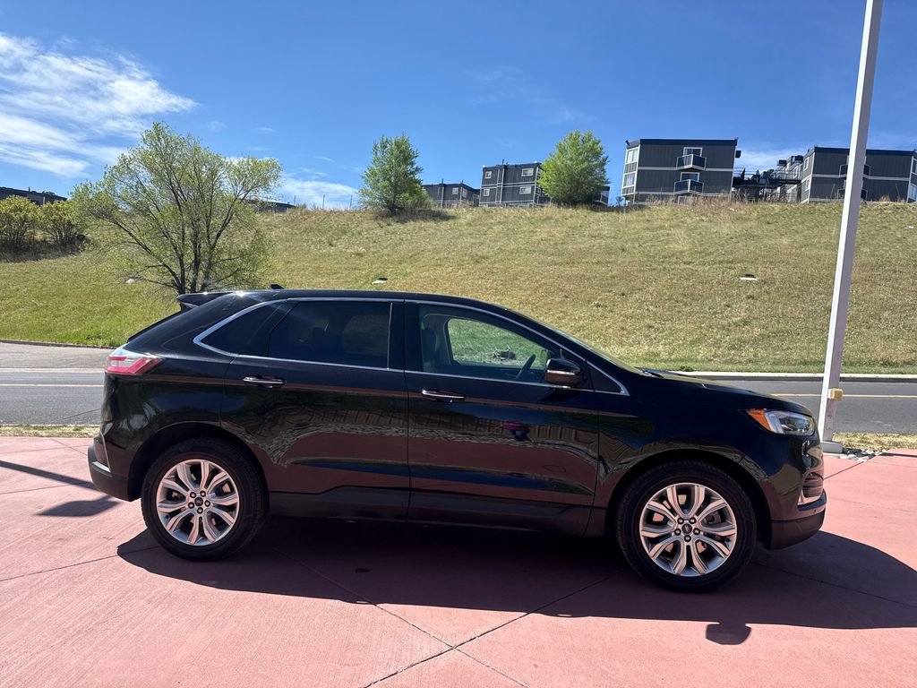 Certified 2022 Ford Edge Titanium w/ Equipment Group 301A AWD/4WD image 10