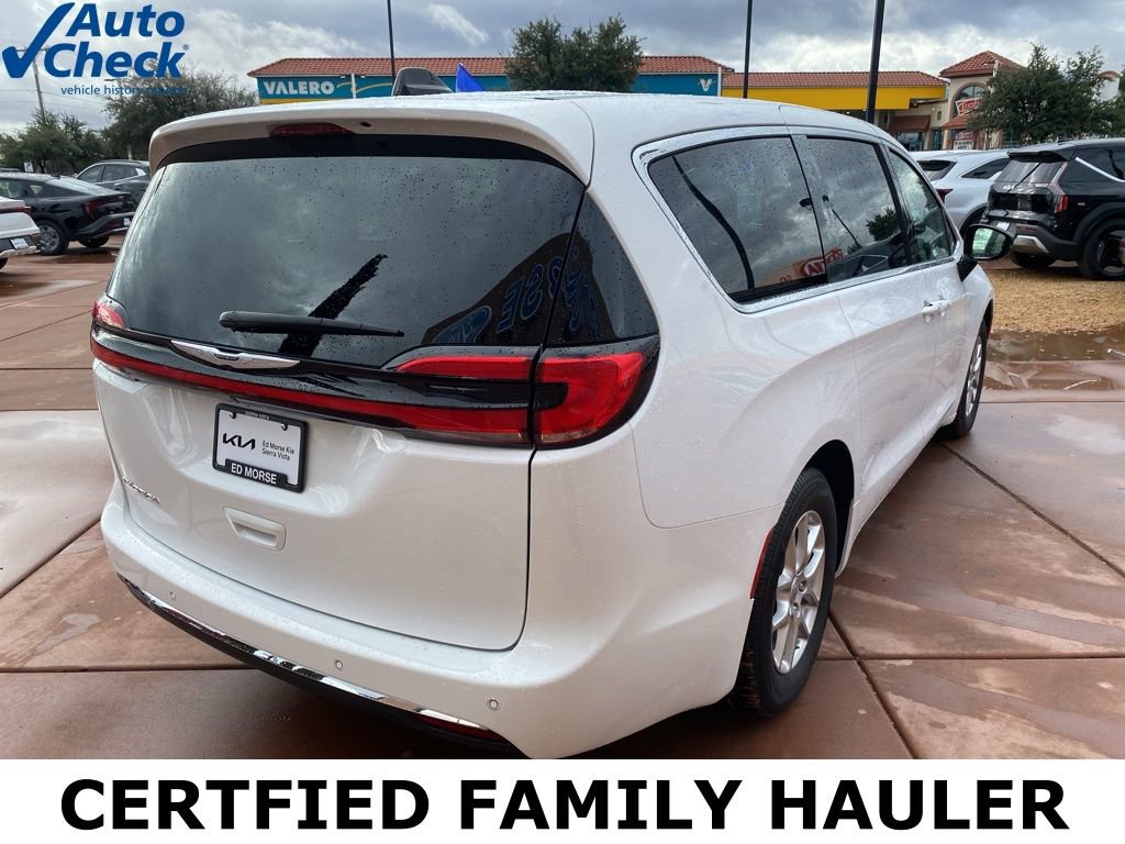 Used 2024 Chrysler Pacifica Touring-L image 8