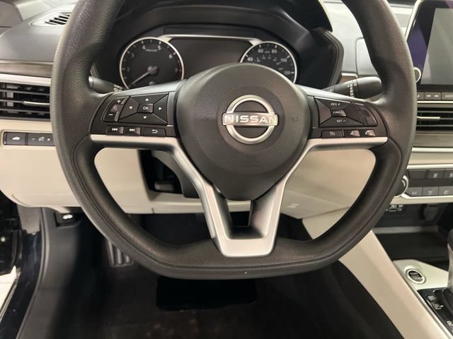 Used 2024 Nissan Altima 2.5 SV FWD image 9