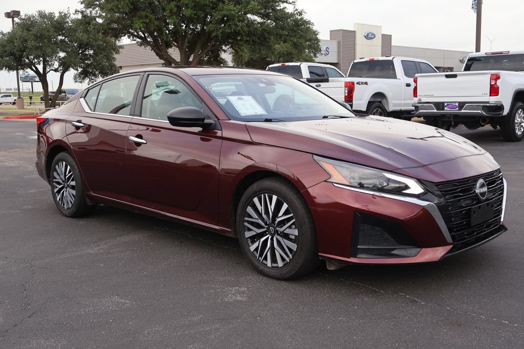 Used 2025 Nissan Altima 2.5 SV FWD image 9