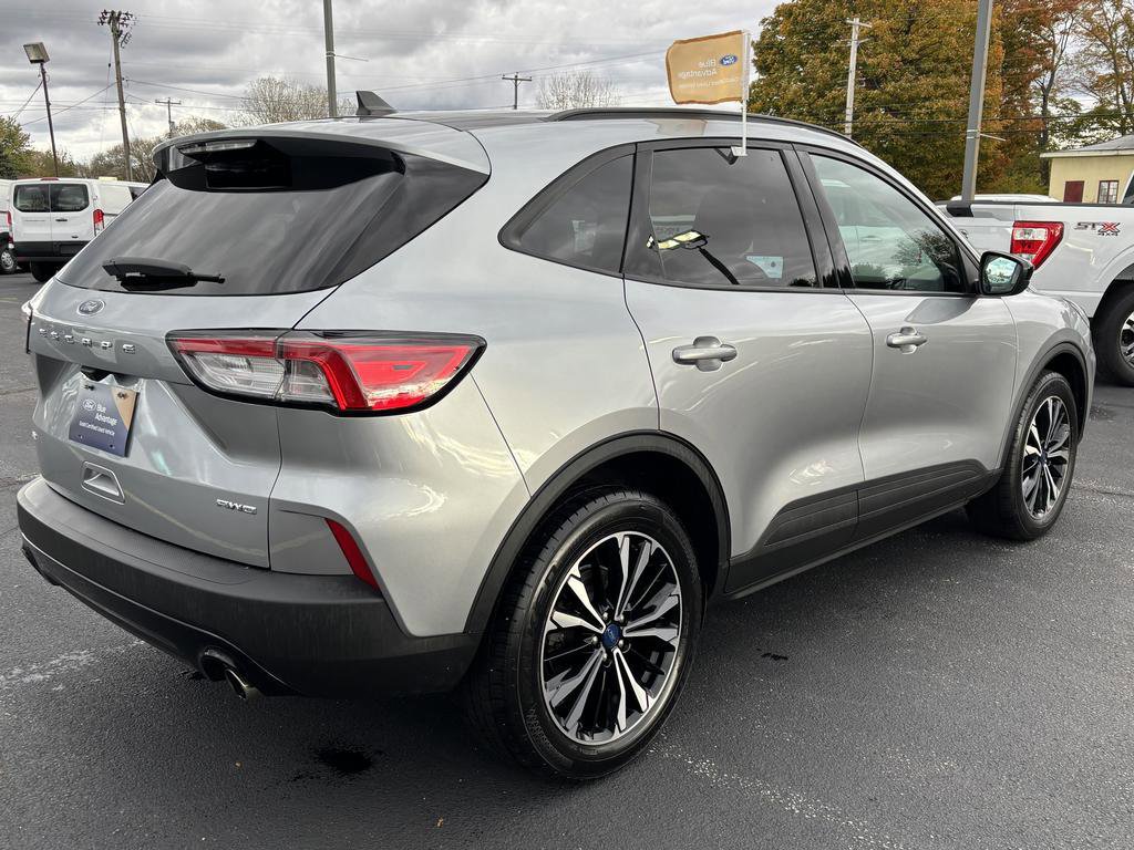Certified 2022 Ford Escape SE w/ SE Sport Appearance Package image 5
