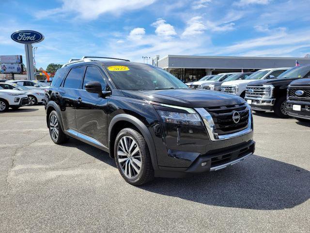 Used 2022 Nissan Pathfinder Platinum w/ Cargo Package image 8