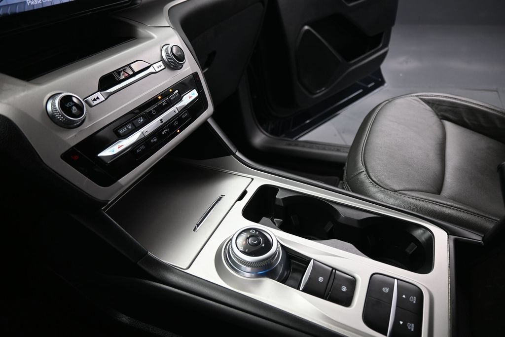 Certified 2023 Ford Explorer XLT RWD image 17