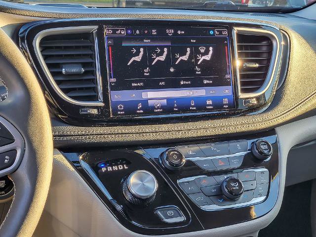 Used 2024 Chrysler Pacifica Limited FWD image 20