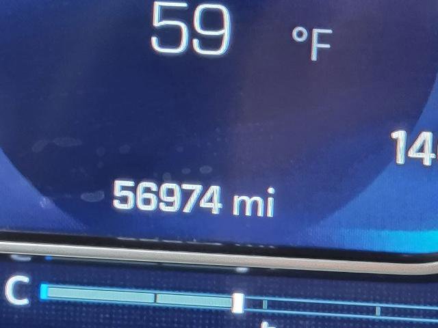 Used 2024 Chevrolet Suburban Premier image 32