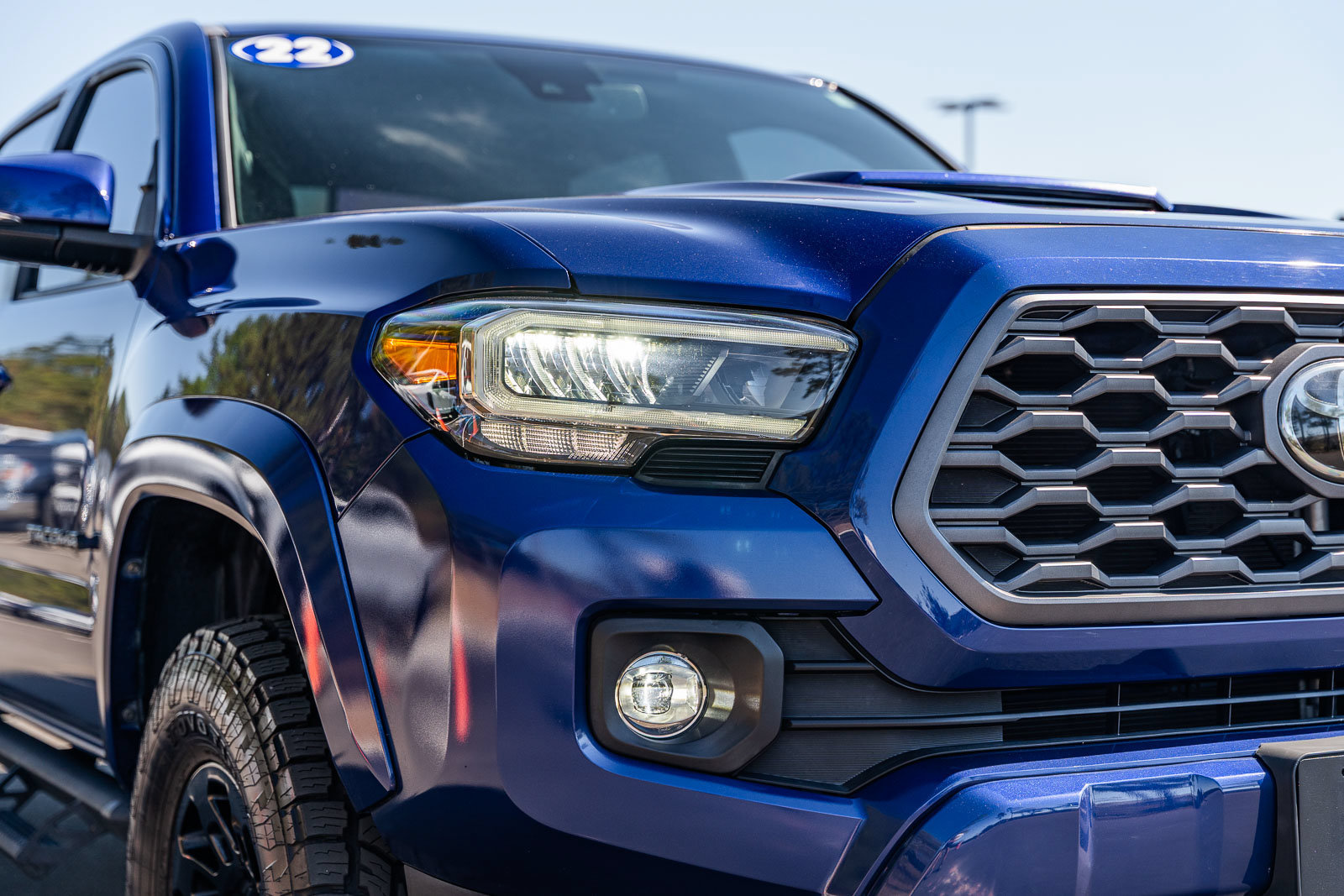 Used 2022 Toyota Tacoma TRD Sport w/ TRD Premium Sport Package AWD/4WD image 10