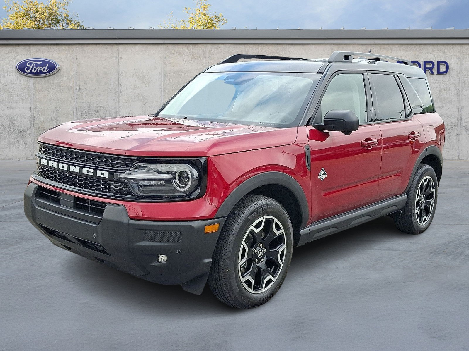 Certified 2025 Ford Bronco Sport Outer Banks w/ Outer Banks Tech Package+ AWD/4WD image 3