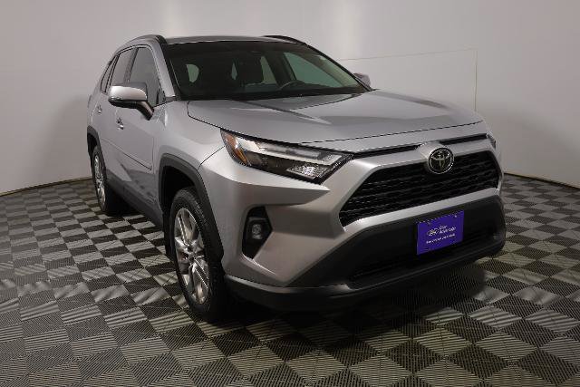 Used 2022 Toyota RAV4 XLE Premium AWD/4WD image 4