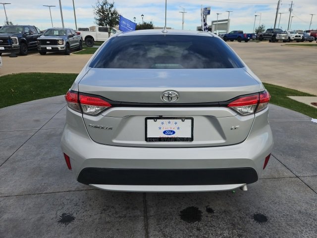 Used 2022 Toyota Corolla LE image 3