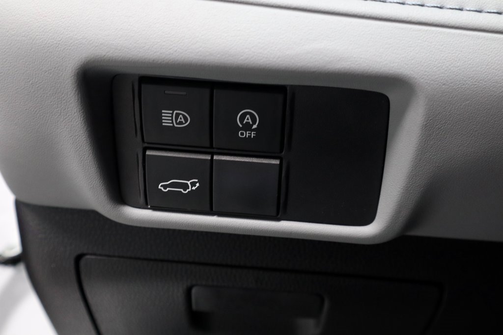 Used 2023 Toyota Highlander LE image 27