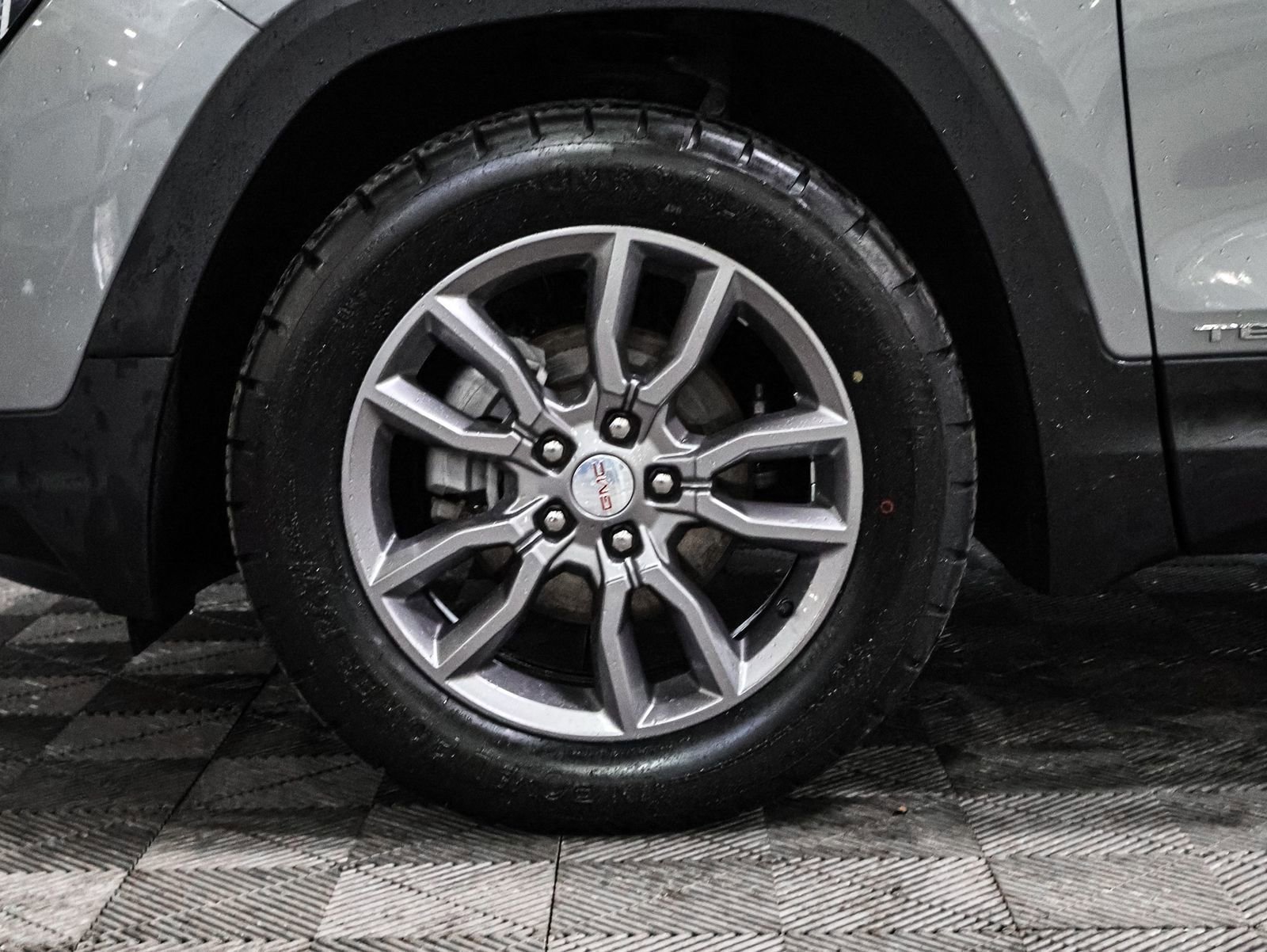 Used 2024 GMC Terrain SLT image 19