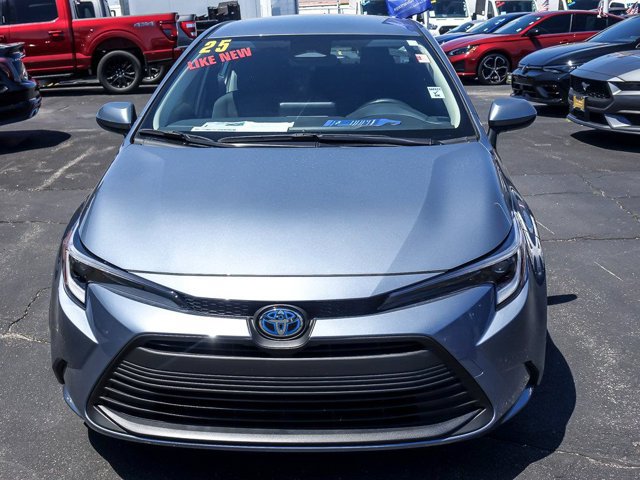 Used 2025 Toyota Corolla LE FWD image 5