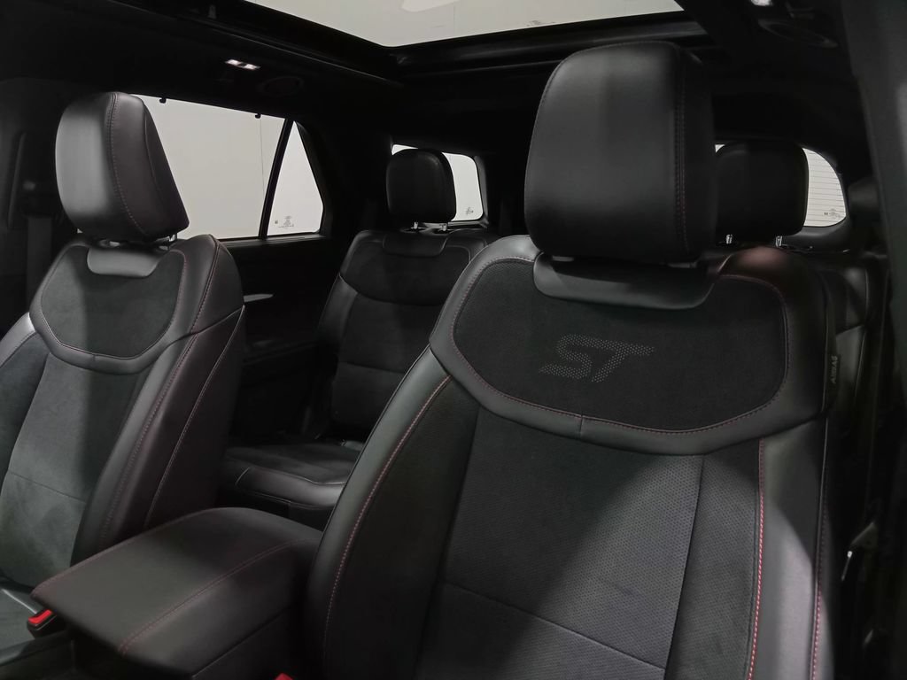 Certified 2025 Ford Explorer ST AWD/4WD image 17