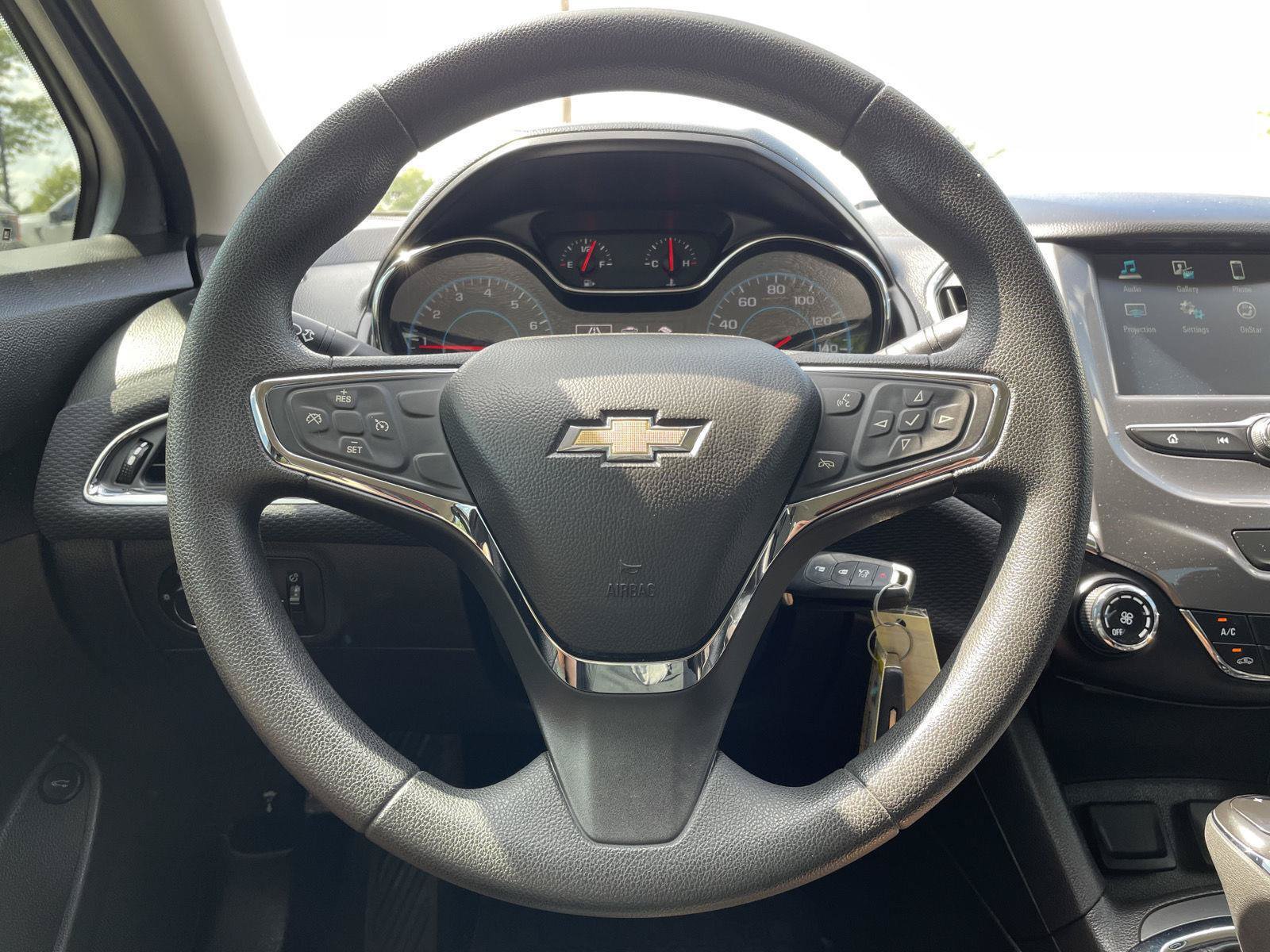 Used 2017 Chevrolet Cruze LT FWD image 12