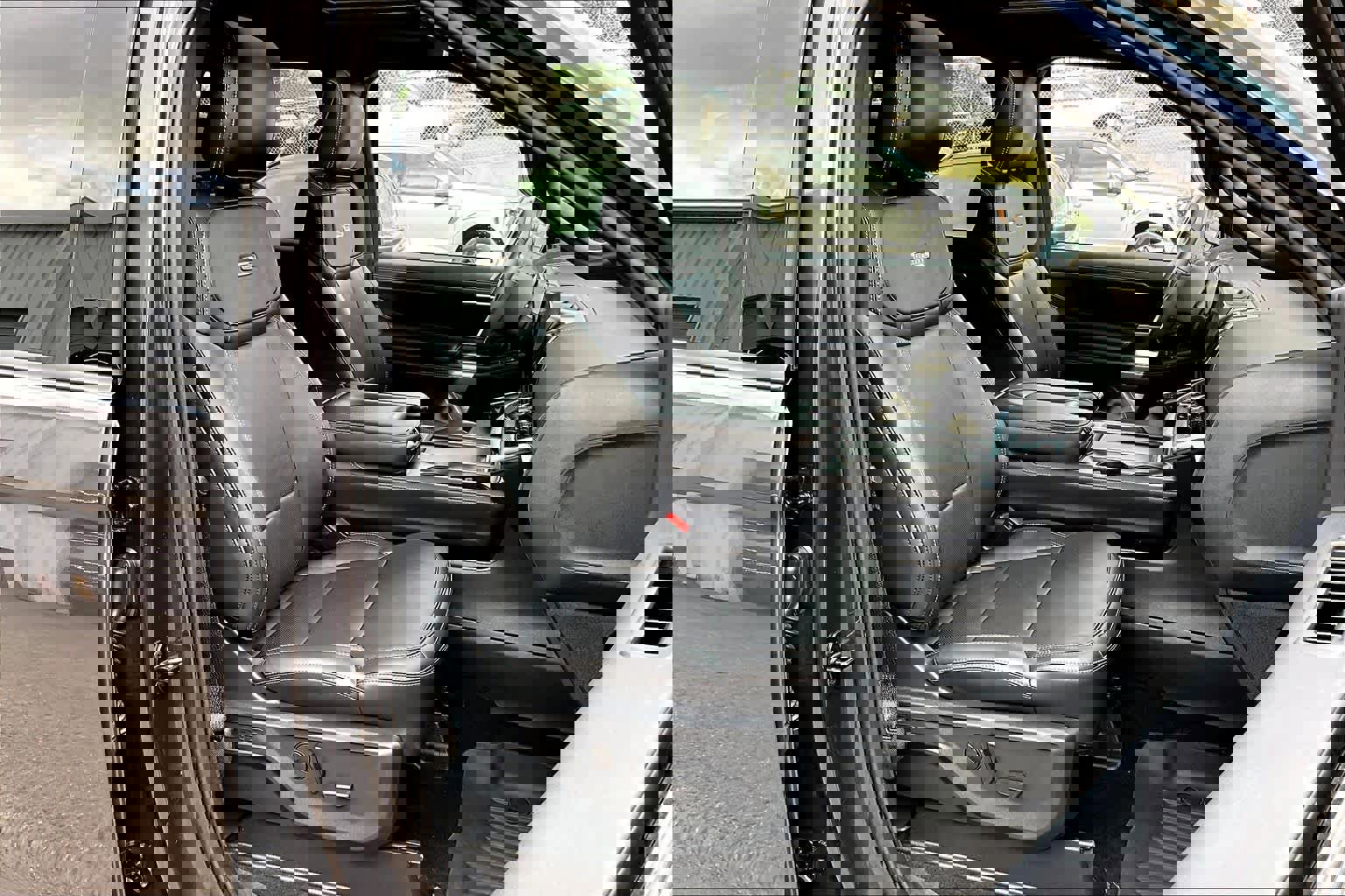 Certified 2025 Ford Expedition Platinum w/ Stealth Appearance Package image 12