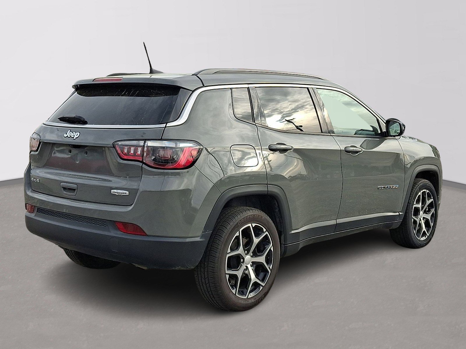 Used 2024 Jeep Compass Latitude image 6