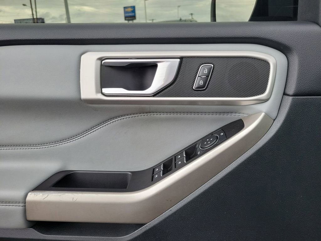 Certified 2022 Ford Explorer XLT w/ Equipment Group 202A image 19