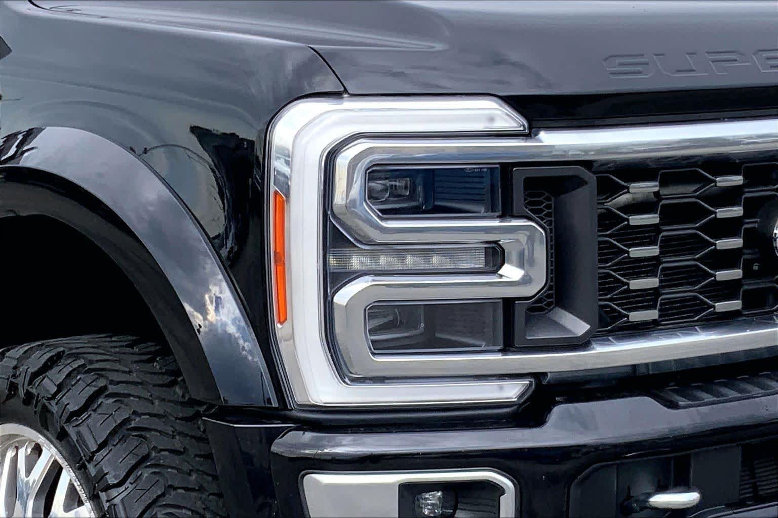 Certified 2023 Ford F450 Platinum w/ FX4 Off-Road Package AWD/4WD image 24